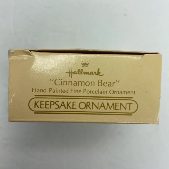 Hallmark 1984 “Cinnamon Bear” Porcelain Keepsake Vintage Ornament - Picture 4 of 9